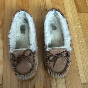 Ugg Women’s Bella Moccasins in Chestnut (Size 9)